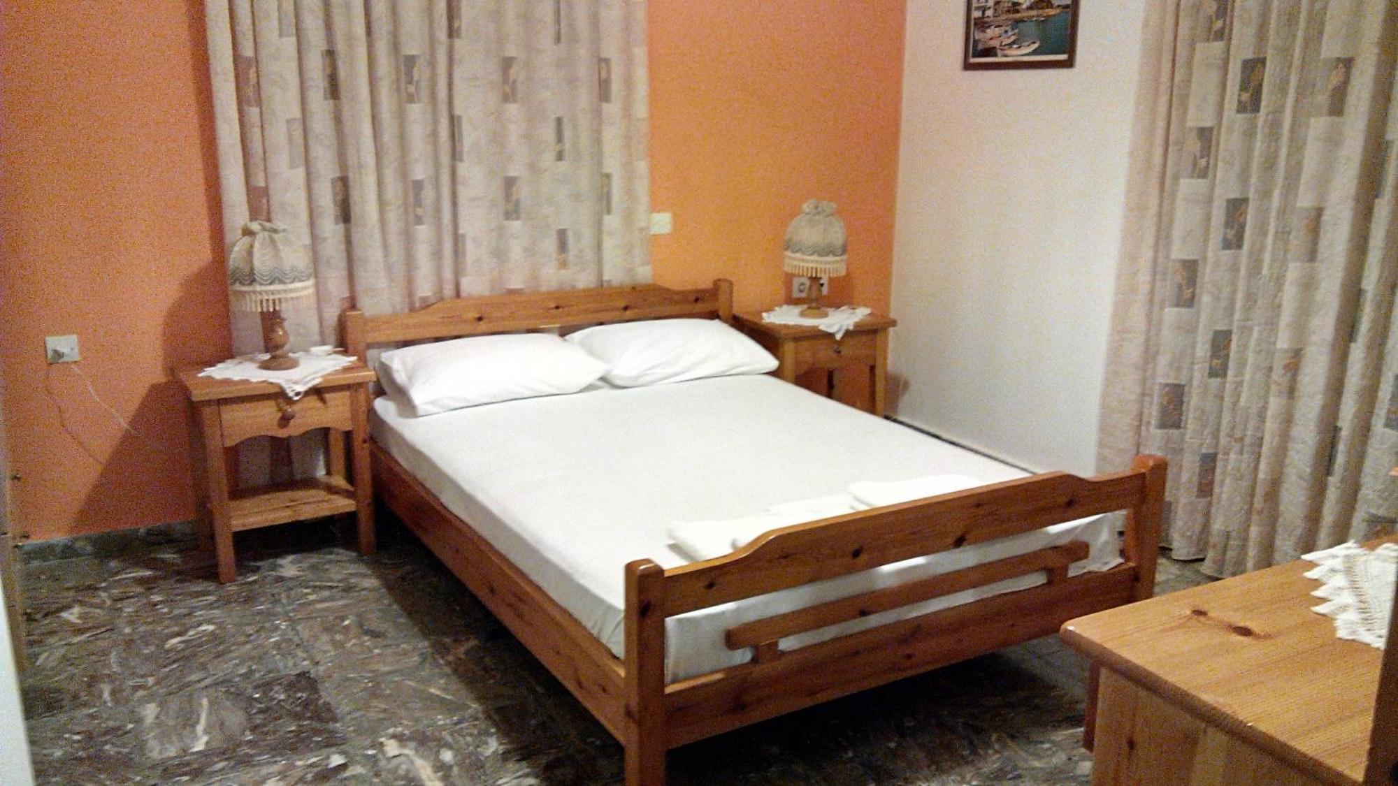 Liossis Rooms & Apartments Skopelos Pokoj fotografie